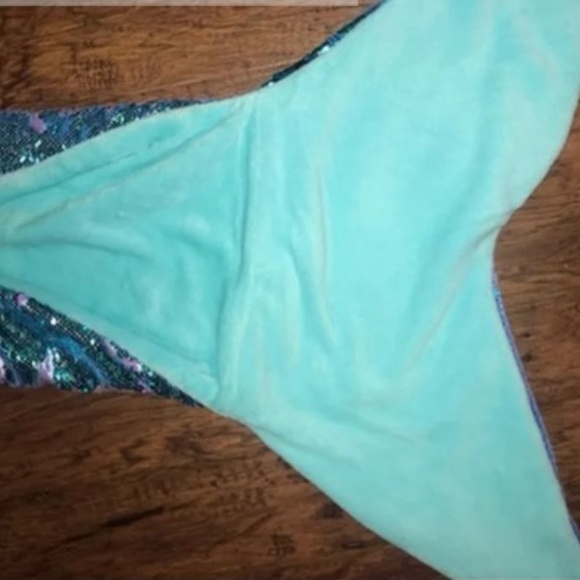 Justice Bedding Justice Mermaid Tail Reversible Sequin Blanket